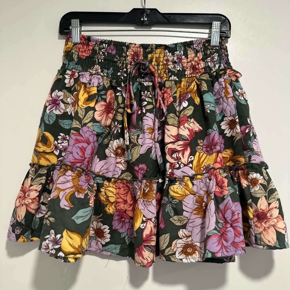 B.O.G. collection Sz: M Chic Floral Ruched A-line Ruffled Lightweight Mini Skirt